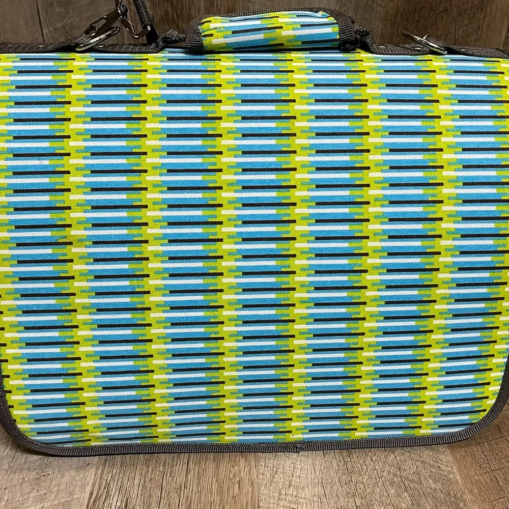 Pet carrier, Soft Sided Pet Travel Carrier, Small Size.